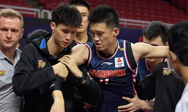  皖南朱雀队鏖战皖江战狼队，射击淘汰赛击败，替补奇兵立功。关键战拿下信心